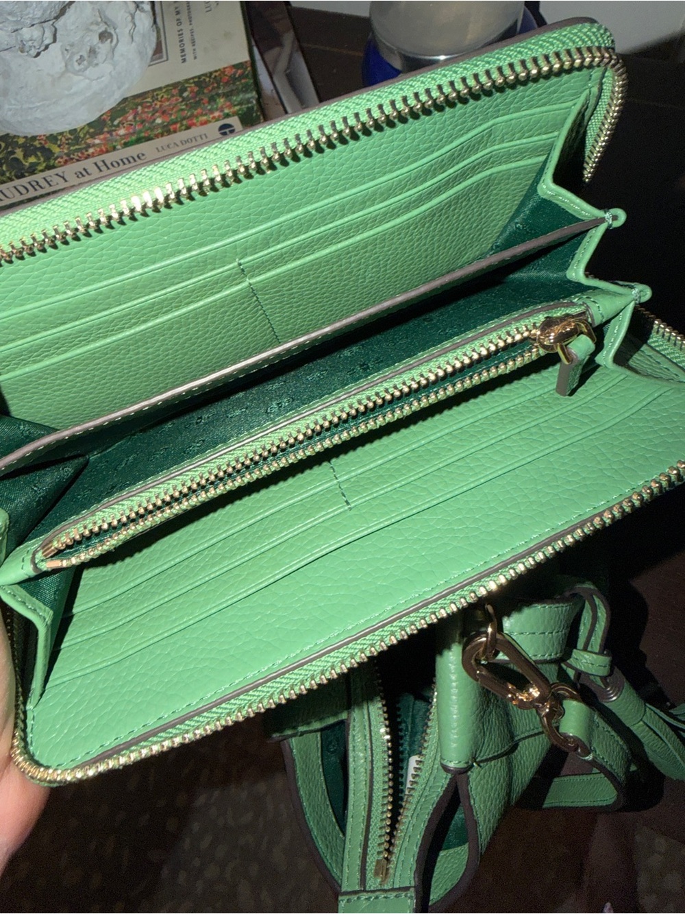 Tory Burch Green Leather Shoulder Tote with Zip Wallet - Picture 4 of 4
